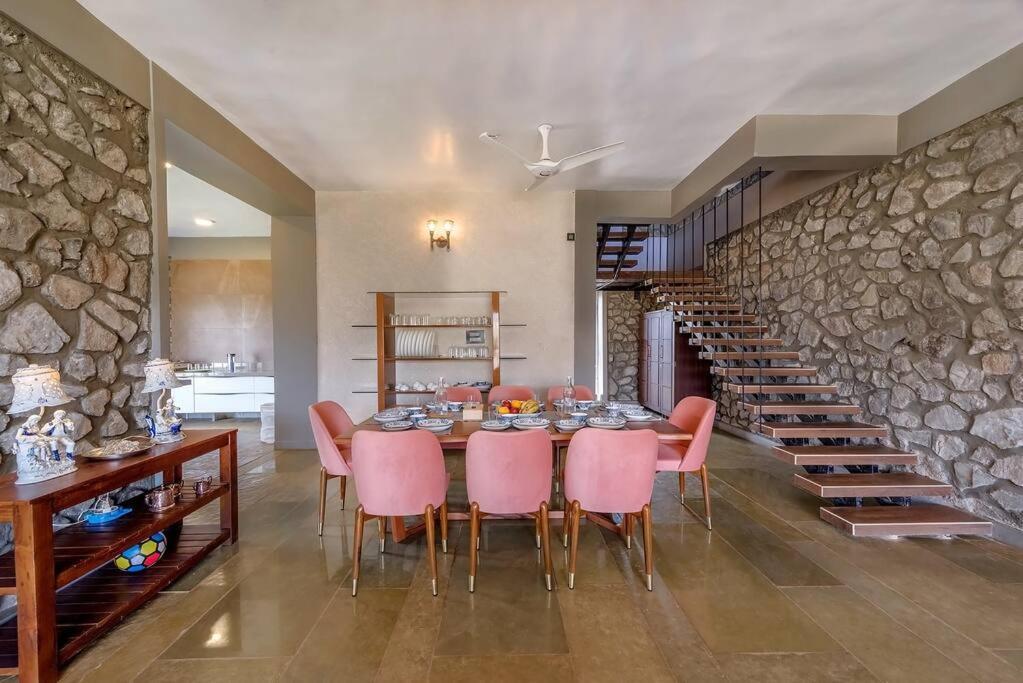 Stone Mansion By Phoenix Stays Igatpuri Bagian luar foto
