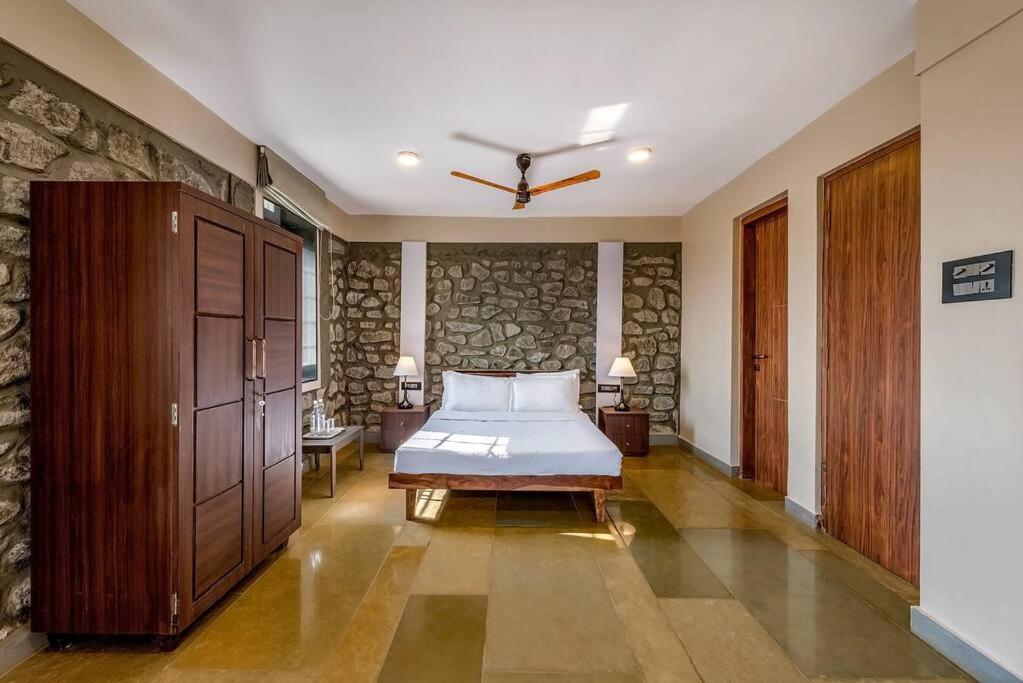 Stone Mansion By Phoenix Stays Igatpuri Bagian luar foto