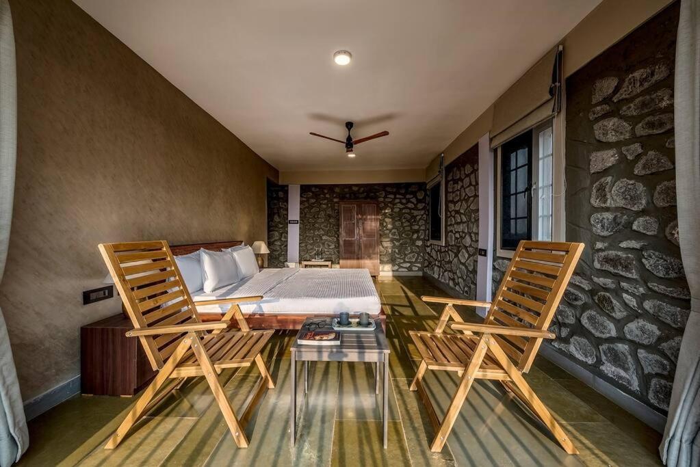 Stone Mansion By Phoenix Stays Igatpuri Bagian luar foto