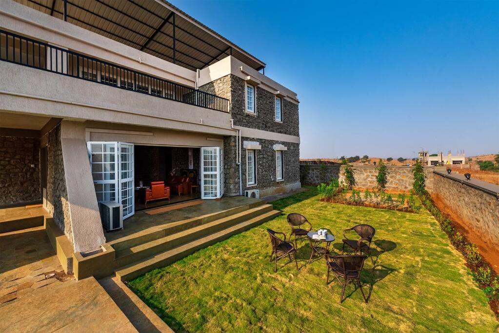 Stone Mansion By Phoenix Stays Igatpuri Bagian luar foto