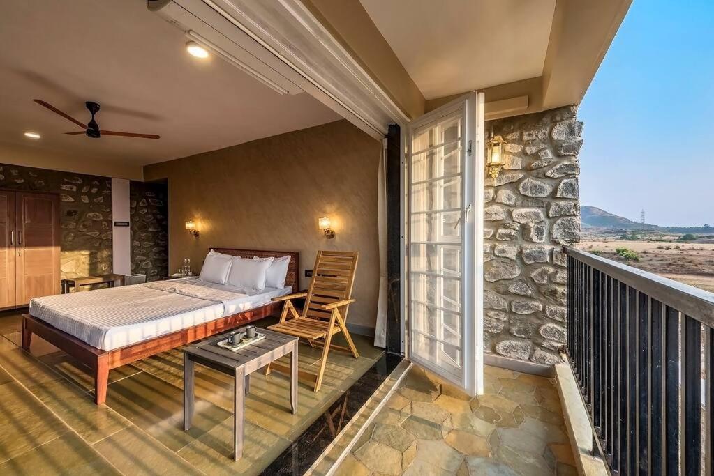 Stone Mansion By Phoenix Stays Igatpuri Bagian luar foto