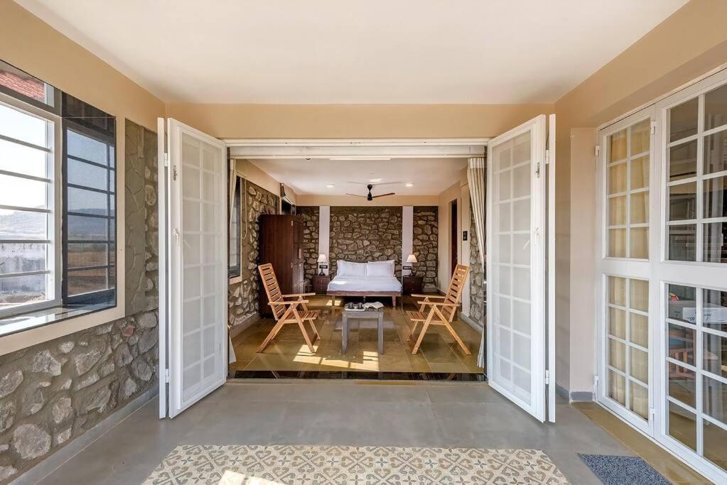 Stone Mansion By Phoenix Stays Igatpuri Bagian luar foto