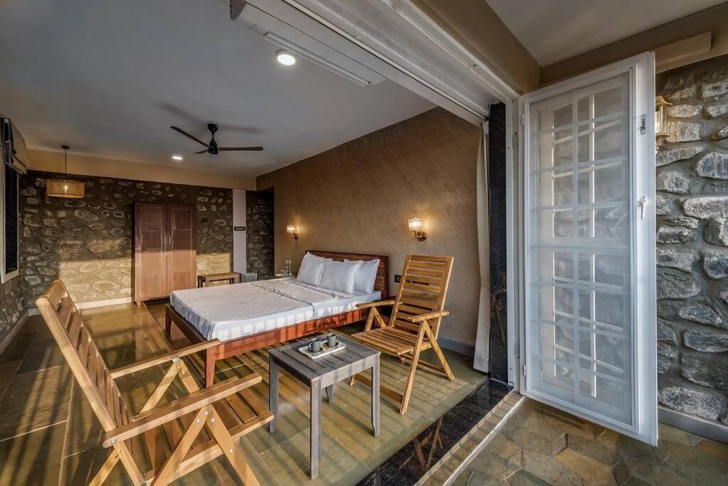 Stone Mansion By Phoenix Stays Igatpuri Bagian luar foto