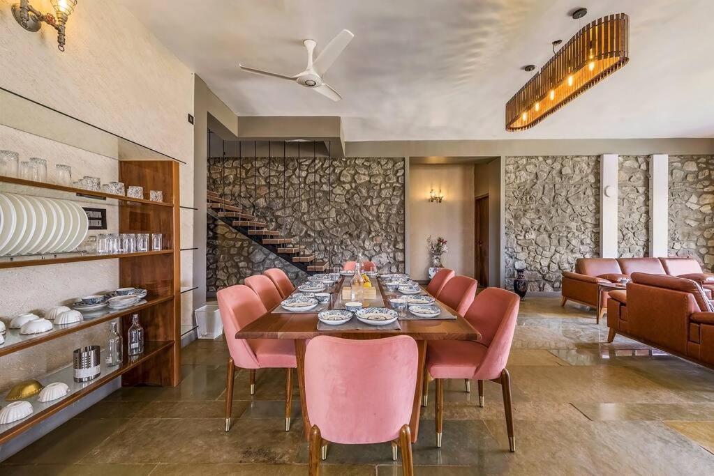 Stone Mansion By Phoenix Stays Igatpuri Bagian luar foto