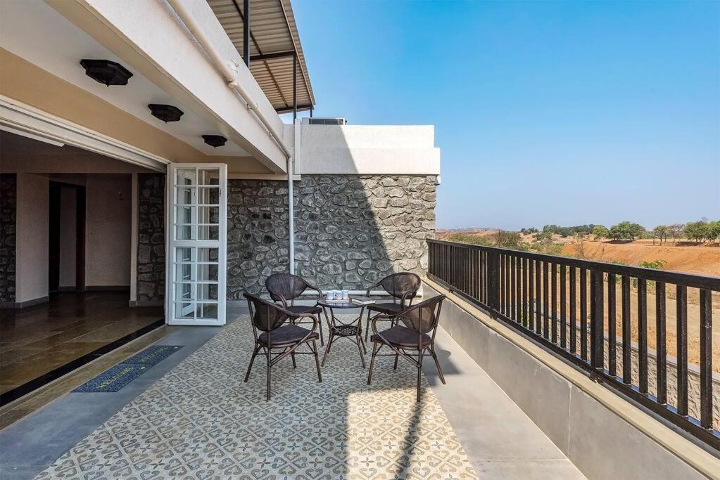 Stone Mansion By Phoenix Stays Igatpuri Bagian luar foto
