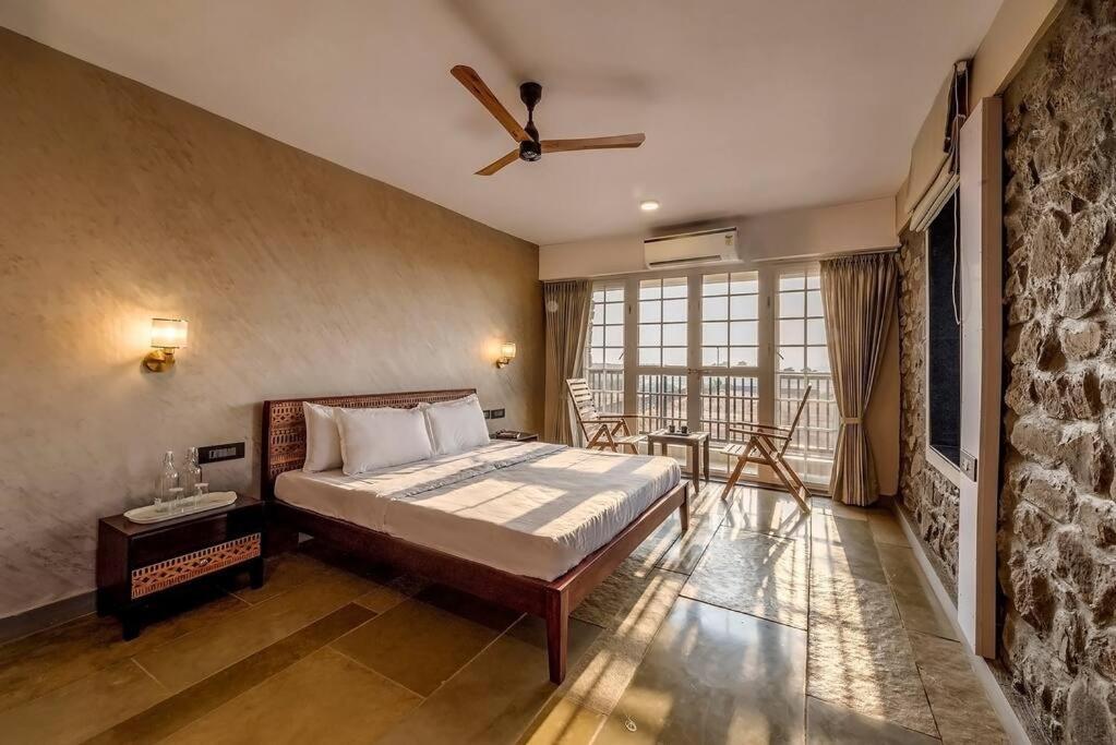 Stone Mansion By Phoenix Stays Igatpuri Bagian luar foto