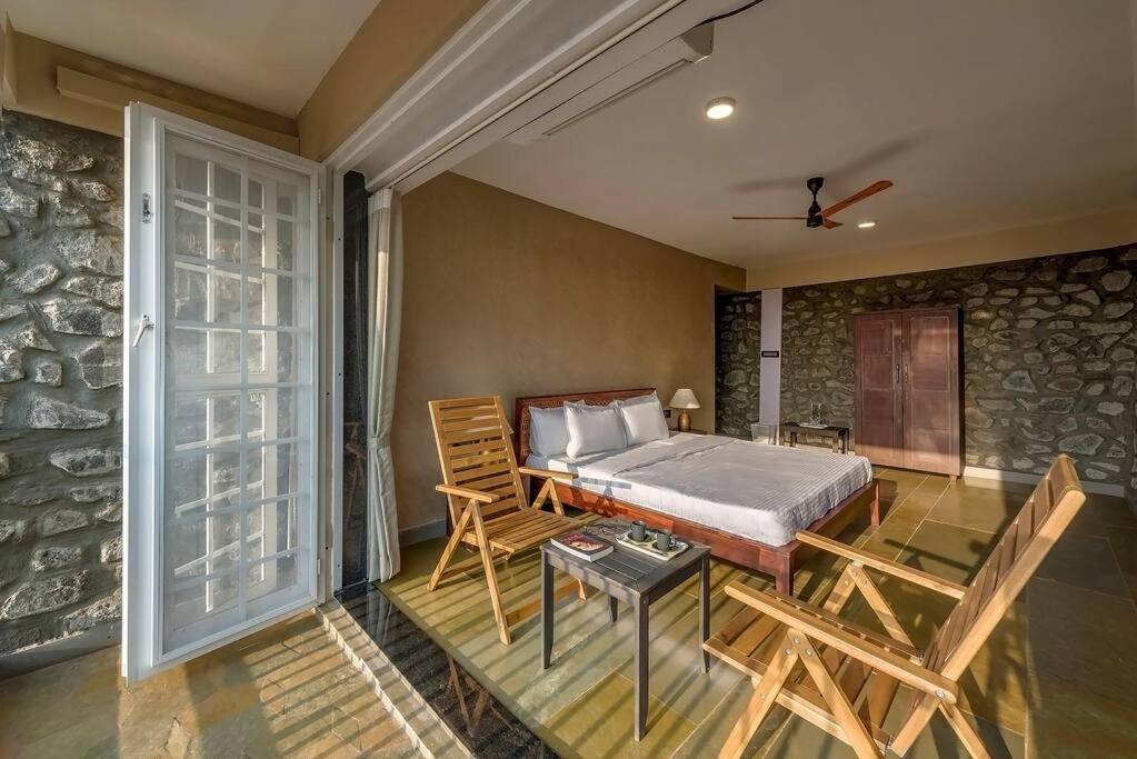 Stone Mansion By Phoenix Stays Igatpuri Bagian luar foto