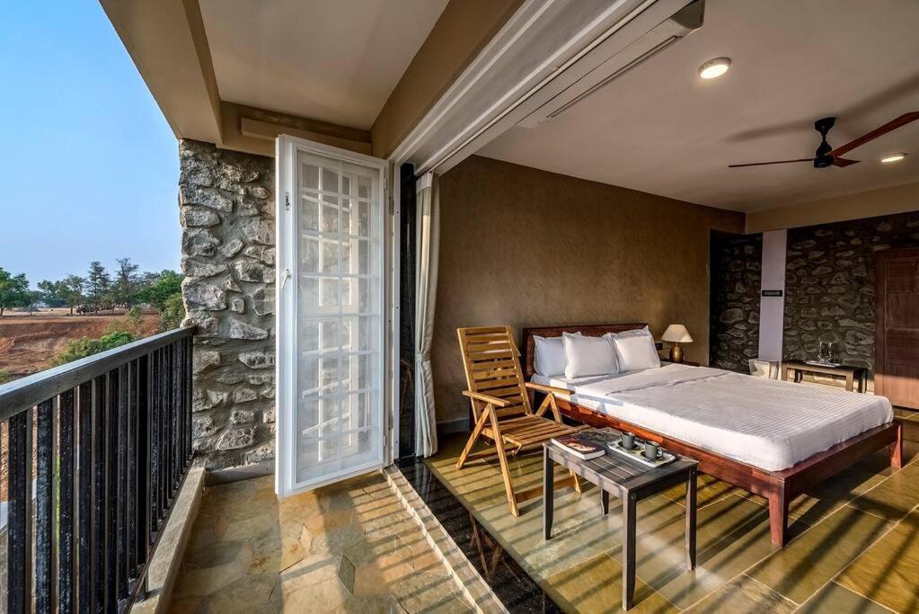 Stone Mansion By Phoenix Stays Igatpuri Bagian luar foto
