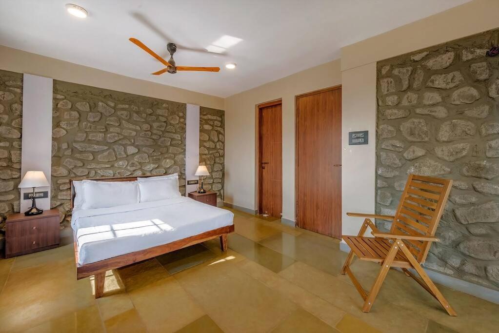 Stone Mansion By Phoenix Stays Igatpuri Bagian luar foto