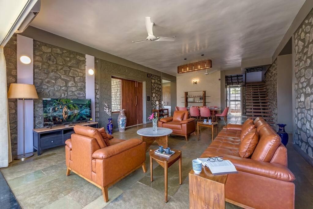 Stone Mansion By Phoenix Stays Igatpuri Bagian luar foto