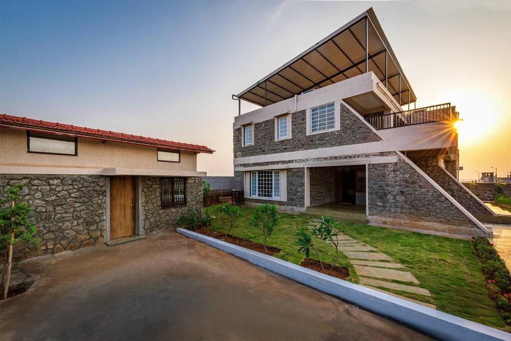 Stone Mansion By Phoenix Stays Igatpuri Bagian luar foto