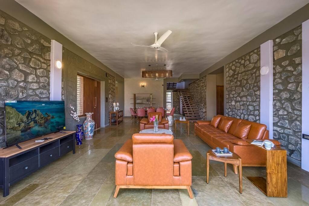 Stone Mansion By Phoenix Stays Igatpuri Bagian luar foto