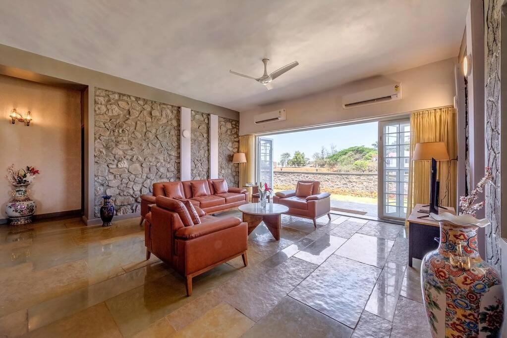 Stone Mansion By Phoenix Stays Igatpuri Bagian luar foto