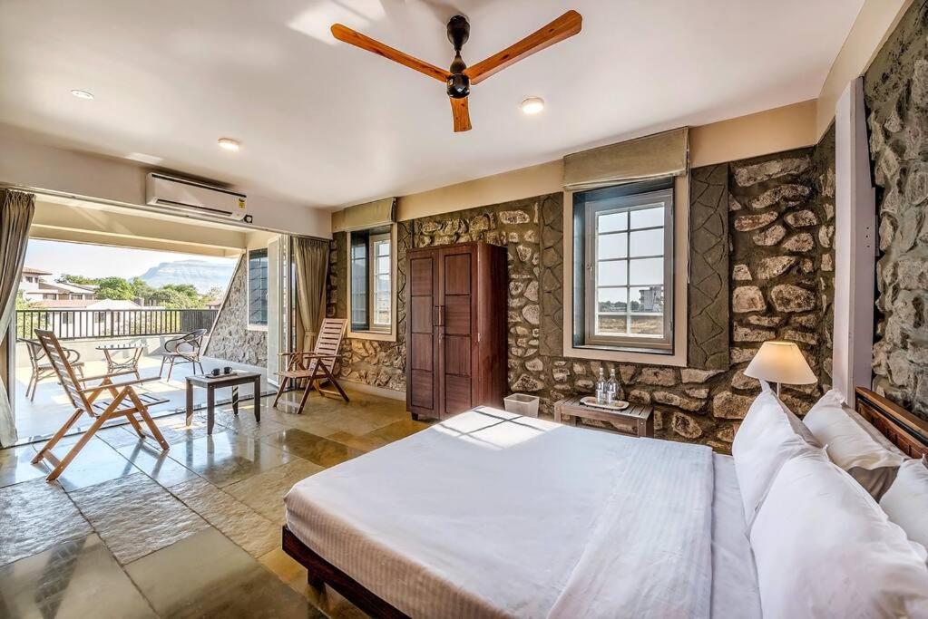 Stone Mansion By Phoenix Stays Igatpuri Bagian luar foto