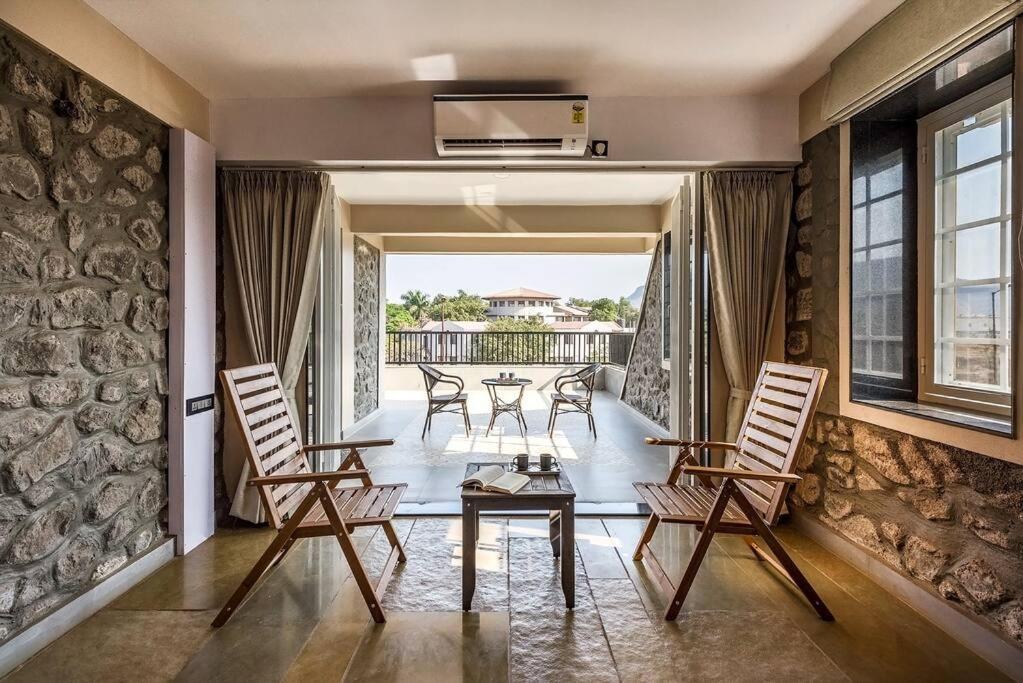 Stone Mansion By Phoenix Stays Igatpuri Bagian luar foto