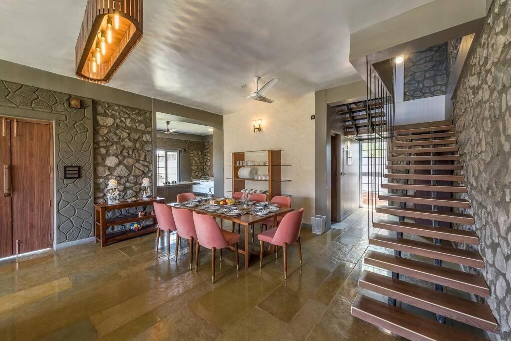 Stone Mansion By Phoenix Stays Igatpuri Bagian luar foto