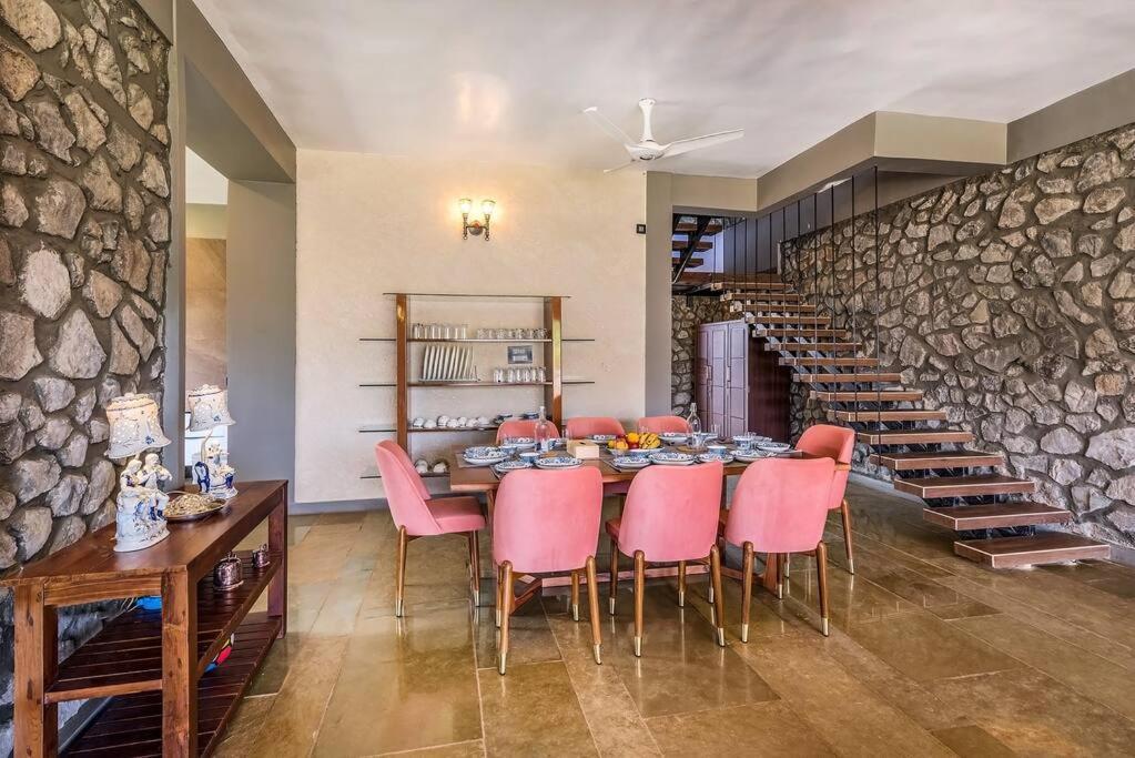 Stone Mansion By Phoenix Stays Igatpuri Bagian luar foto