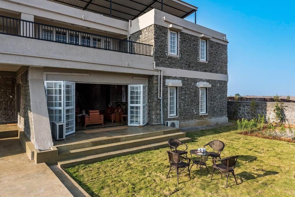 Stone Mansion By Phoenix Stays Igatpuri Bagian luar foto